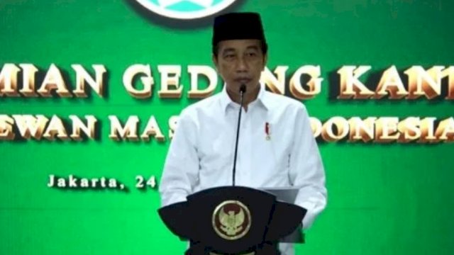 Presiden Jokowi, memberikan sambutan saat peresmian Gedung Dewan Masjid Indonesia, Jumat (24/12/2021).