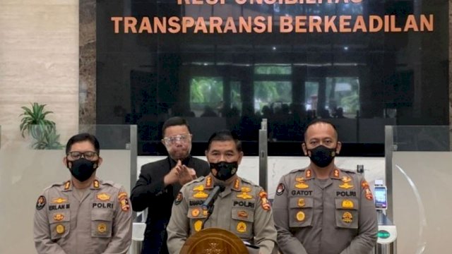 Kabagpenum Divisi Humas Polri Kombes Pol Ahmad Ramadhan, menggelar Konferensi Pers di Lobby Bareskrim Mabes Polri, Jumat (24/12/2021).