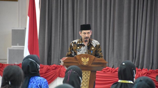 Mewakili walikota Palopo, Sekretaris Daerah, Firmanza Dp menutup rangkaian pelatihan dasar (latsar) CPNS Palopo tahun 2021 di lantai II kantor walikota, Kamis (11/11/2021).