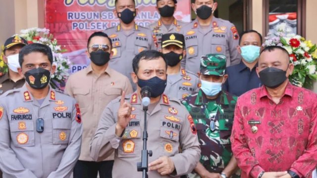 Kapolda Jateng Irjen Pol Ahmad Luthfi, meresmikan Rumah Susun (Rusun) SBSN Vanlar di Kelurahan Pangen Jurutengah, Kecamatan Purworejo, Selasa (04/01/2022).