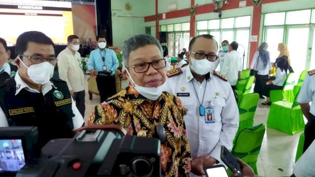 Wali Kota Parepare Taufan Pawe, saat diwawancarai awak media.