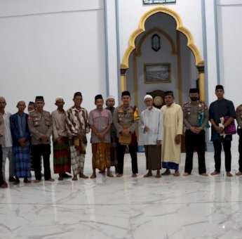 Safari Subuh, Kapolres Palopo Ingatkan Masyarakat Vaksin dan Jaga Ketertiban