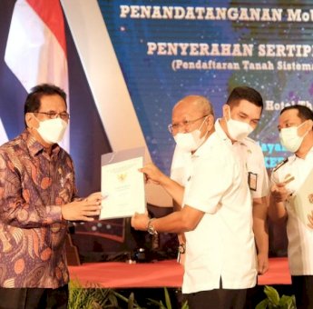 Bupati Iksan Iskandar Terima Sertifikat Tanah Gratis untuk Rakyat Jeneponto