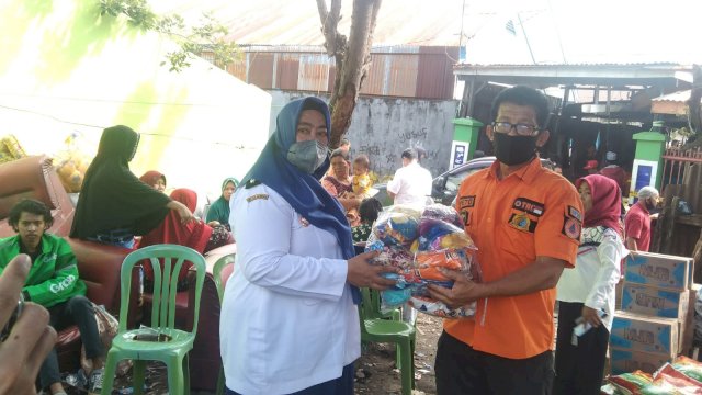 Kebakaran Timpa Warga Jalan Muh. Yamin Makassar, Andi Sudirman: BPBD Sulsel Telah Salurkan bantuan