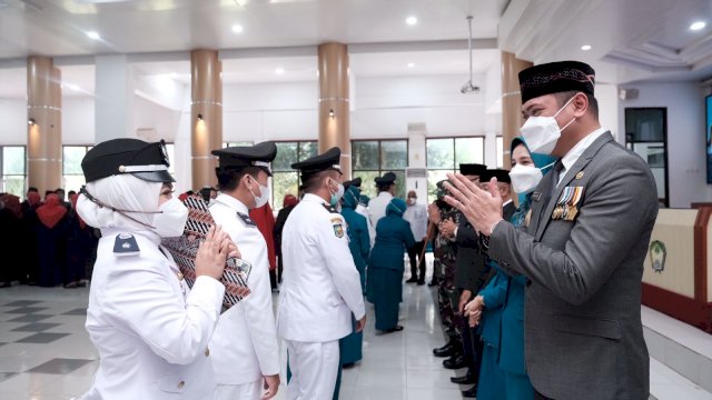 Bupati Gowa Adnan Purichta Ichsan saat melantik puluhan pejabat daerah di Baruga Karaeng Galesong, Kantor Bupati Gowa, Rabu (05/01/2022). (Istimewa)