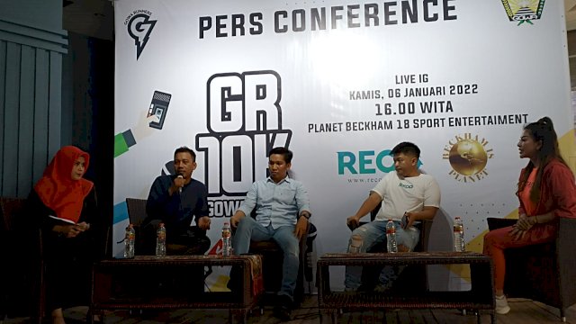 Pelaksanaan pers conference Gowa Runners 10 K yang akan dilaksanakan Komunitas Gowa Runners, di Planet Beckham 18, Kamis (06/01/2022). (Chaerani)