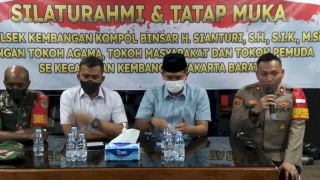 Silaturahmi Kapolsek Kembangan Kompol Binsar H Sianturi, bersama Tokoh Agama, Tokoh Adat dan Tokoh Pemuda, Sabtu (08/01/2022).
