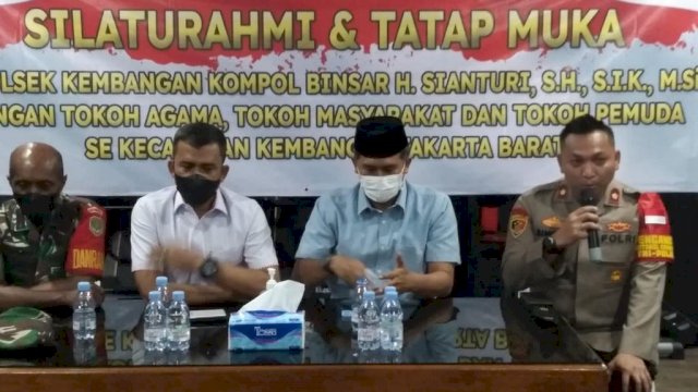 Silaturahmi Kapolsek Kembangan Kompol Binsar H Sianturi, bersama Tokoh Agama, Tokoh Adat dan Tokoh Pemuda, Sabtu (08/01/2022).