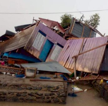 45 Rumah Rusak Akibat Angin Puting Beliung di Luwu, Plt Gubernur: Buffer Stock Dinsos Provinsi Telah Disalurkan