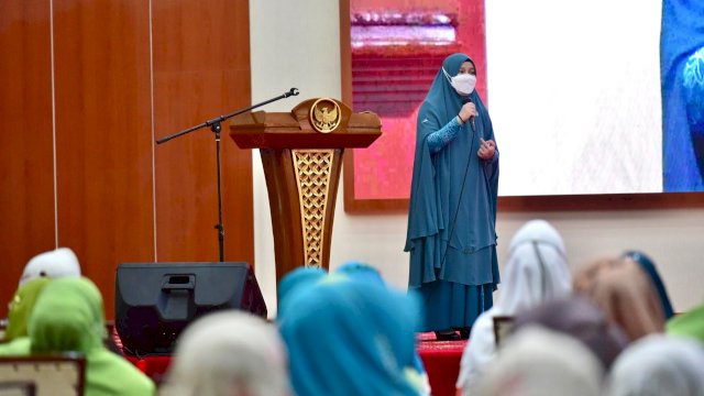 Plt Ketua PKK Sulsel Naoemi Octarina, memberikan sambutan saat menghadiri Hari jadi FKCA ke-13, Minggu (09/01/2021).
