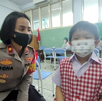 Polsek Tanjung Duren Jakarta Barat Gandeng Relawan Gelar Vaksinasi Anak