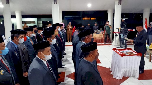 Bupati Bulukumba Andi Muchtar Ali Yusuf, melantik dan mengambil sumpah Pejabat Eselon II di Pendopo Rumah Jabatan Bupati, Senin (10/01/2022).