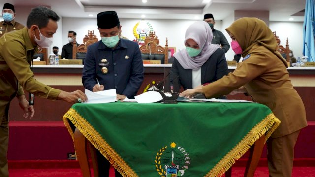 Rapat paripurna DPRD Sulsel dengan agenda pengesahan Ranperda penyelenggaraan bantuan hukum.