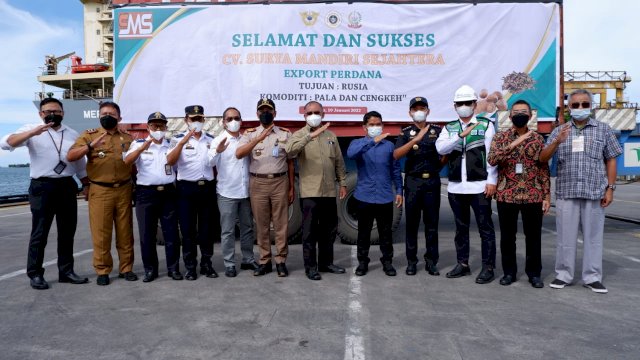 Pelepasan Ekspor Pala dan Cengkeh di Terminal Peti Kemas Pelabuhan Laut Soekarno-Hatta Makassar, Senin (10/01/2022).