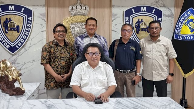 Ketua Umum SMSI Firdaus dan beberapa Pengurus SMSI saat menemui Ketua MPR RI Bambang Soesatyo, di bilangan Senayan Jakarta Pusat, Rabu (12/01/2022).