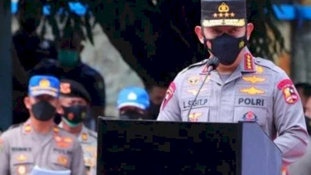 Kapolri Jenderal Pol Listyo Sigit Prabowo, memberikan arahan kepada Personil di Lapangan Presisi Polda Metro Jaya Jakarta, Kamis (13/01/2022).