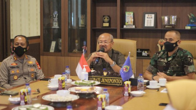 Bupati Jeneponto Iksan Iskandar, bersama Forkopimda saat mengikuti Rapat Koordinasi bersama Plt Gubernur, Kamis (13/01/2022).