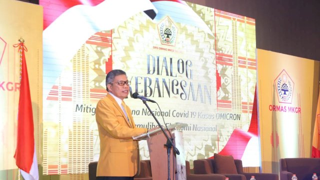 Ketua MKGR Sulsel Taufan Pawe, memberikan sambutan saat Dialog Kebangsaan di Hotel Gammara Kota Makassar, Sabtu (15/01/2022).