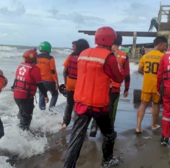 Siswa SMP Terseret Ombak di Pantai Angin Mamiri, Ketua PMI Makassar Turunkan Relawan Bantu Pencarian Korban