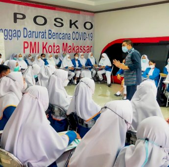 Ketua PMI Makassar Terima 95 Orang Mahasiswi Magang Poltekkes untuk Belajar Manajemen Bencana