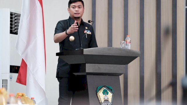 Bupati Gowa Adnan Purichta Ichsan, memberikan sambutan pada Rapat Paripurna Pemandangan Umum Fraksi Terhadap Ranperda PBG di Ruang Rapat Paripurna DPRD Kabupaten Gowa, Senin, (17//01/2022). (Istimewa)