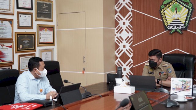 Bupati Gowa Adnan Purichta Ichsan, saat menerima kunjungan Tim Peneliti Terapan MBKM Universitas Negeri Makassar, di ruang kerjanya, di Kantor Bupati Gowa, Selasa (18/01/2022). (Istimewa)