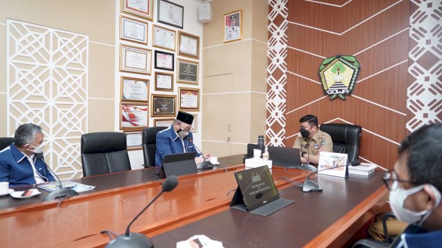 Bupati Gowa Adnan Purichta Ichsan, menerima kunjungan Rektor Unismuh Makassar Prof. Ambo Asse dan rombongan, di ruang kerjanya, di Kantor Bupati Gowa, Selasa (18/01/2022). (Istimewa)