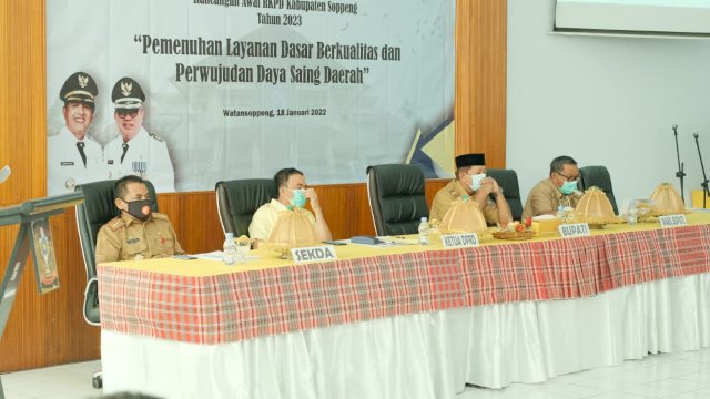 Konsultasi publik rancangan awal RKPD Kabupaten Soppeng untuk tahun 2023 berlangsung di Aula Kantor Gabungan Dinas Pemkab Soppeng, Selasa (18/01/2022).