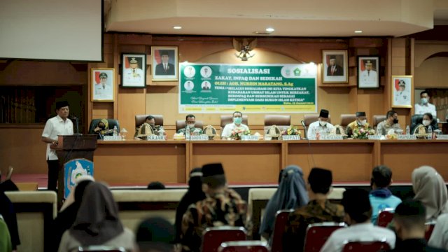 Bupati Soppeng Andi Kaswadi Razak, memberikan sambutan saat menghadiri sosialisasi Zakat, Infaq dan Sedekah yang digelar oleh Baznas kepada perwakilan Instansi OPD lingkup Pemkab Soppeng, Rabu (19/01/2022).