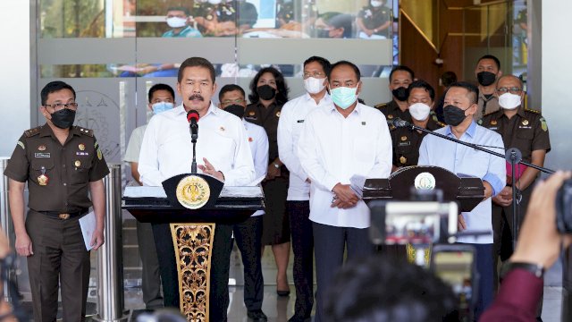 Jaksa Agung Burhanuddin, memberikan keterangan Pers terkait kasus dugaan Korupsi di PT. Garuda Indonesia, Rabu (19/01/2022).