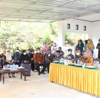 Dengarkan Keluhan Warga, Dalam Sehari Bupati Luwu Timur Sambangi 12 Desa di Kecamatan Burau
