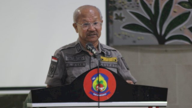 Bupati Jeneponto Iksan Iskandar, memberikan arahan kepada seluruh Kepala Desa se-Kabupaten Jeneponto, pada Rapat Evaluasi Perpajakan dan Pendampingan Hukum Pengelolaan Keuangan Desa, Kamis (20/01/2022).