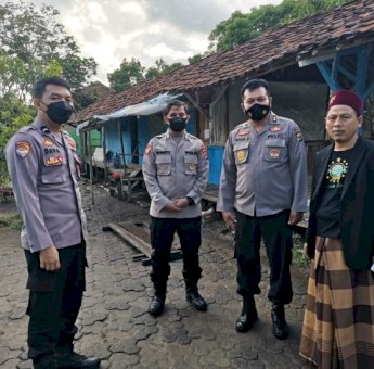 Polda Banten Bagikan Makanan Siap Saji ke Santri Ponpes Raudhatul Quran AL-Mubarok