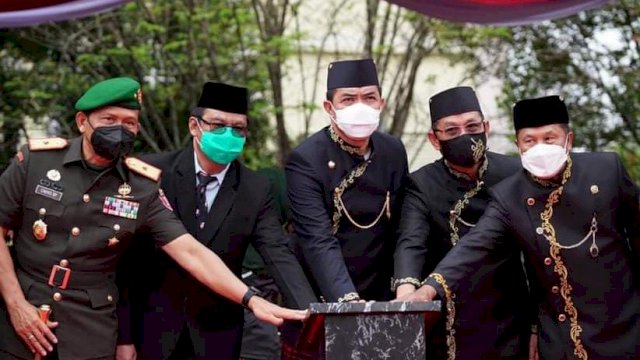 Sekda Provinsi Kaltim HM Sa'bani Bersama , Wakilota Samarinda Dr. H. Andi Harun dan Forkopimda Saat Menghadiri hari Jadi Kota Samarinda Ke 354, Jumat (21/1/2022).