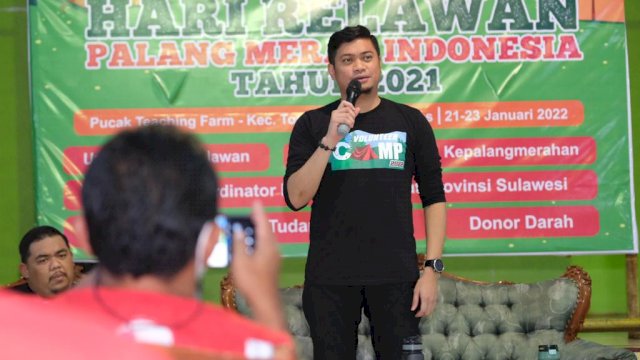 Ketua PMI Sulsel Adnan Purichta Ichsan, di sela-sela Tudang Sipulung Volunteer Camp di Aula Pucak Farm Kecamatan Tompobulu, Kabupaten Maros, Jum'at (21/01/2022) malam kemarin. (Istimewa)