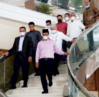 Makin Mesra Dengan Amran Sulaiman, Anies Baswedan Berkunjung ke AAS Building Makassar