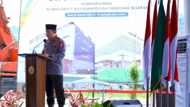 Kapolri Jenderal Listyo Sigit Prabowo memberikan sambutan di Ground Breaking RS Muhammadiyah, Minggu (23/1/2022)