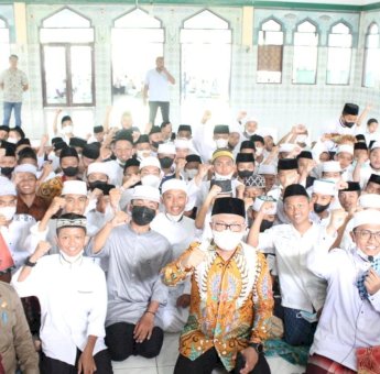 Di Hadapan Santri Ponpes Nurul Junaidiyah Lauwo, Budiman Ceritakan Kunci Sukses Hingga Bisa Jadi Bupati