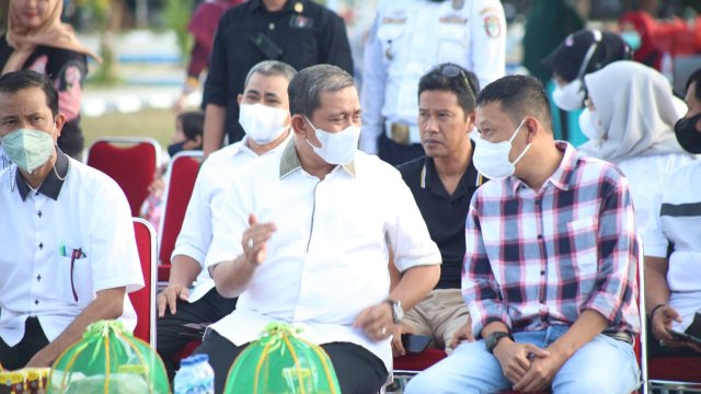 Bupati Wajo Amran Mahmud Resmikan Kawasan UMKM di Taman Callaccu Sengkang, Minggu (23/1/2022).