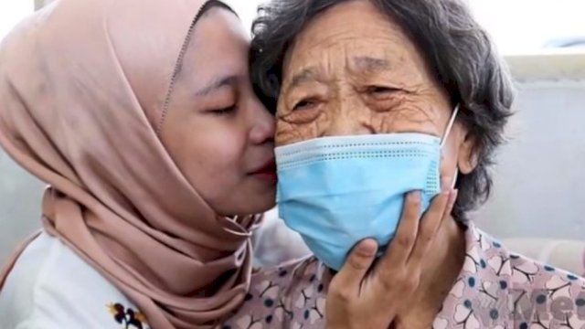 Anak TKW Indonesia, Rohana Abdullah yang dibesarkan keluarga beretnis Tionghoa di Malaysia.