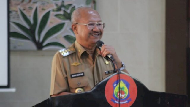 FOTO: Bupati Jeneponto Iksan Iskandar, memberikan sambutan saat membuka Pelatihan Digital Enterpreneurship Academy (DEA) Kementrian Komunikasi dan Informatika (Kemenkominfo) di Ruang Pola Panrannuangta Kantor Bupati Jeneponto, Senin (24/01/2022).