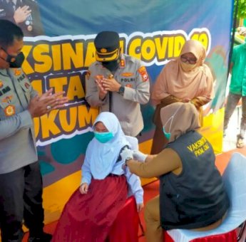 Dua Putri Kapolres Bulukumba Ikut Vaksin di Pencanangan Vaksinasi Anak