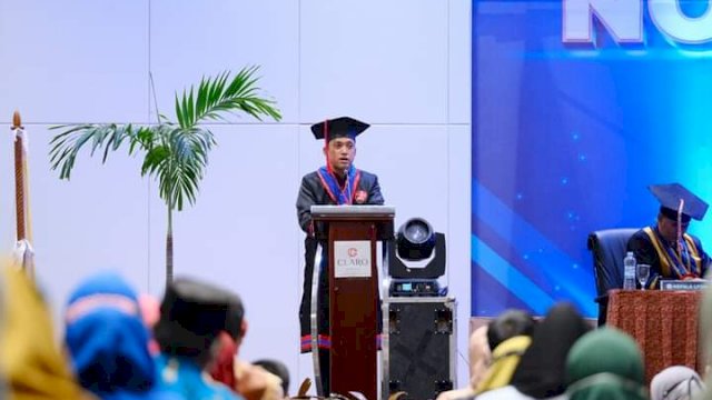 Wakil Bupati Jeneponto Paris Yasir, memberikan sambutan saat Wisuda Pasca Sarjana ITB Nobel Makassar, Selasa (25/01/2022).