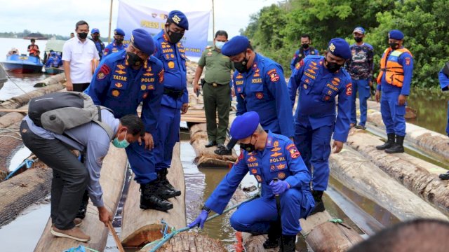 Dit Polairud Kaltim berhasil mengungkap ilegal logging yang potensi merugikan negara Rp. 4,5 Miliar, Kamis (20/1/2022).
