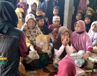 Tim Andalan Peduli Sulsel Salurkan Bantuan Al-Qur’an dari Plt Gubernur di Dua Titik di Kabupaten Pinrang