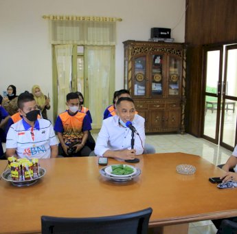 Lepas Tim PBSI Bulukumba, Wabup: Tidak Perlu Juara, Cukup Menangkan Setiap Pertandingan