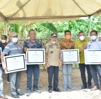 Bupati Jeneponto Salurkan Bantuan Rehabilitasi Rumah Tidak Layak Huni di Binamu