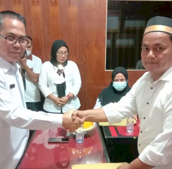 Tingkatkan Integritas, Sekwan DPRD Lutra Lakukan Penandatanganan Perjanjian Kinerja Jajarannya