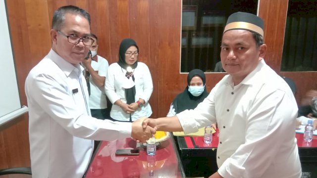 Tingkatkan Integritas, Sekwan DPRD Lutra Lakukan Penandatanganan Perjanjian Kinerja Jajarannya