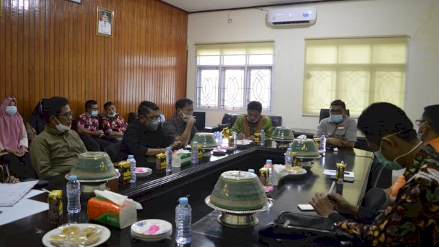 Ketua Dewan Perwakilan Rakyat Daerah (DPRD) Kabupaten Luwu, Rusli Sunali bersama Komisi III DPRD Luwu serta Sekretaris Dinas Badan Penanggulangan Bencana Daerah (BPBD) Luwu, Amiluddin, melakukan konsultasi terkait upaya pencegahan bencana alam di wilayah Kabupaten Luwu.